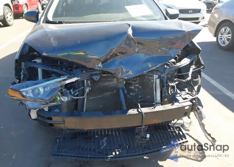 2019 Toyota Corolla Le z USA, uszkodzony, nr VIN 2T1BURHE7KC201310